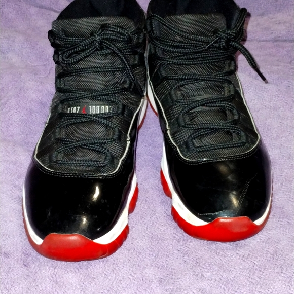 Air Jordan bred 11s size 10.5 - Picture 2 of 9